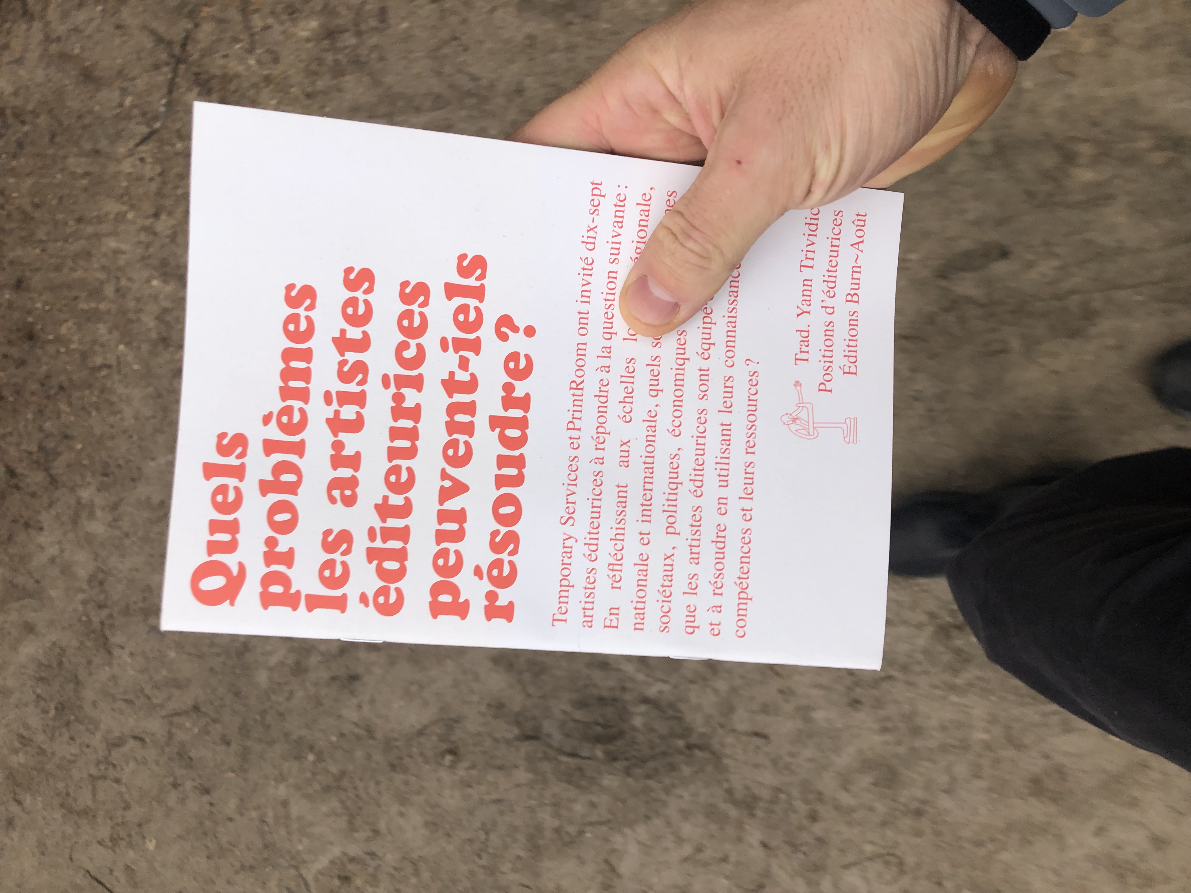 Quels problèmes les artistes éditeurices peuvent-iels résoudre ?, ouvrage collectif, dir. Temporary Services et PrintRoom, trad. Yann Trividic, 2022